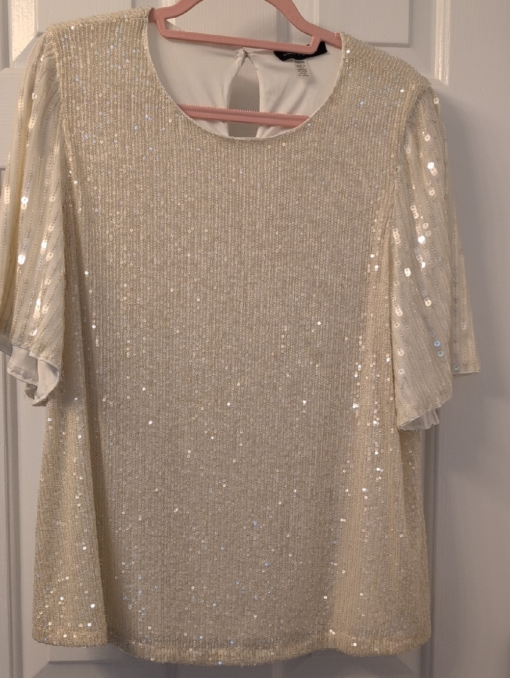 Cable & Gauge White Top with Pink Hanger Accent
